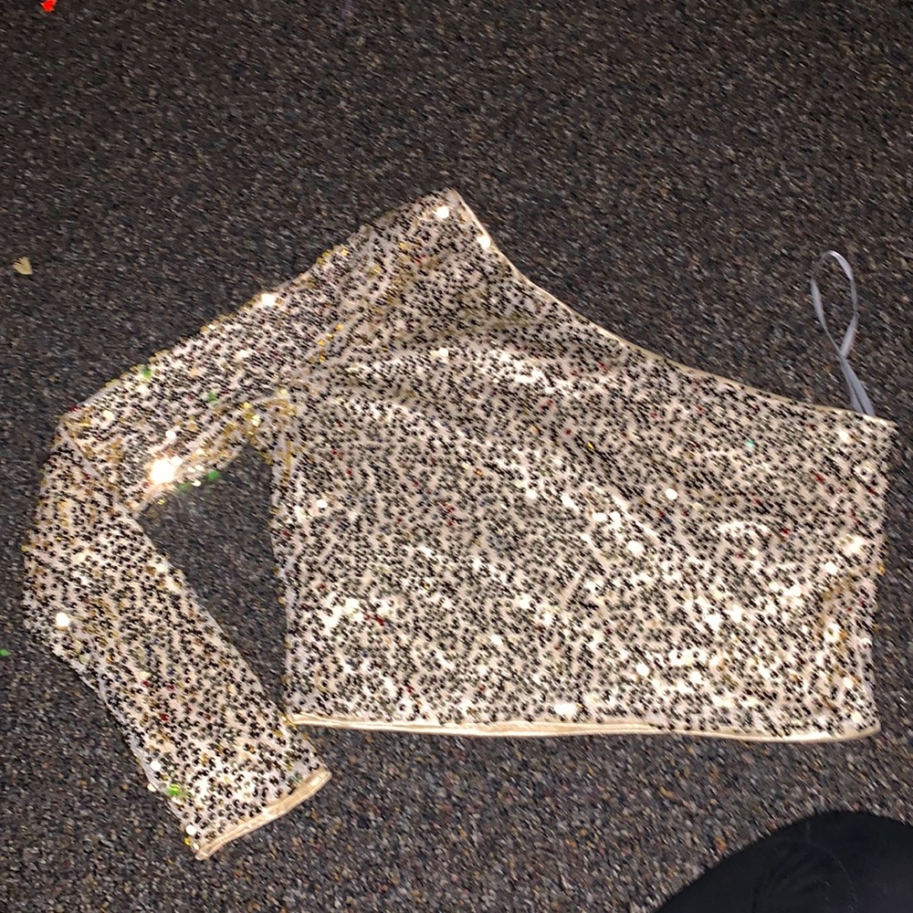 Party top with one side sleeveless